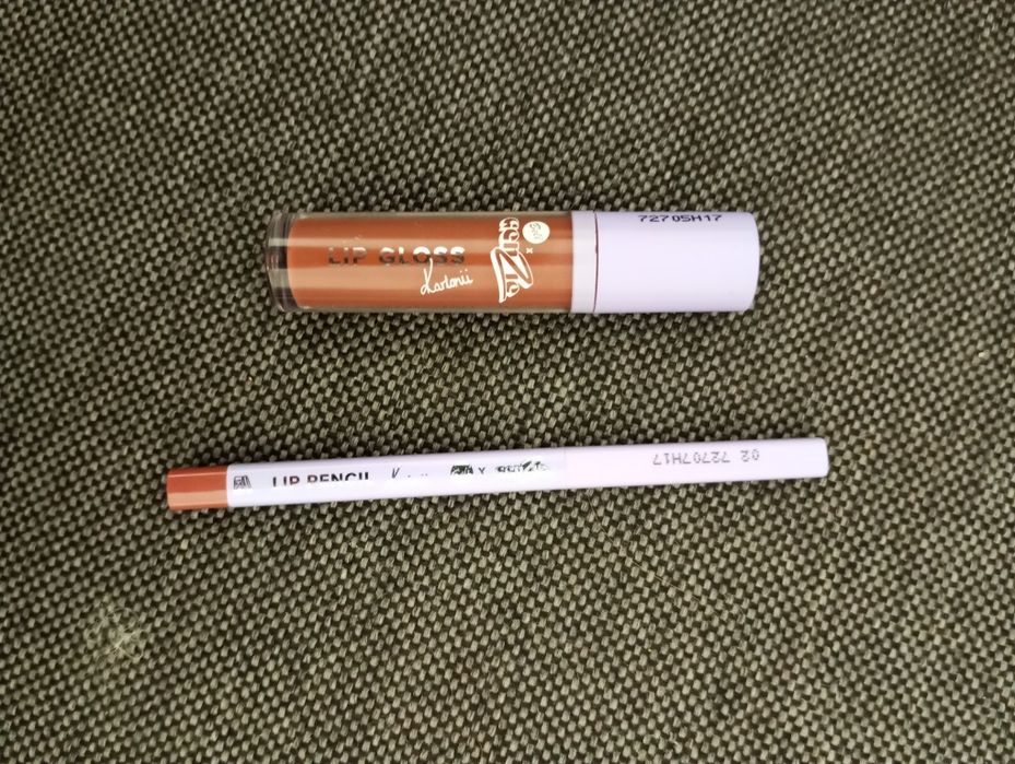 Lip set kartonii genzie odcień 02 Chocolate Cake