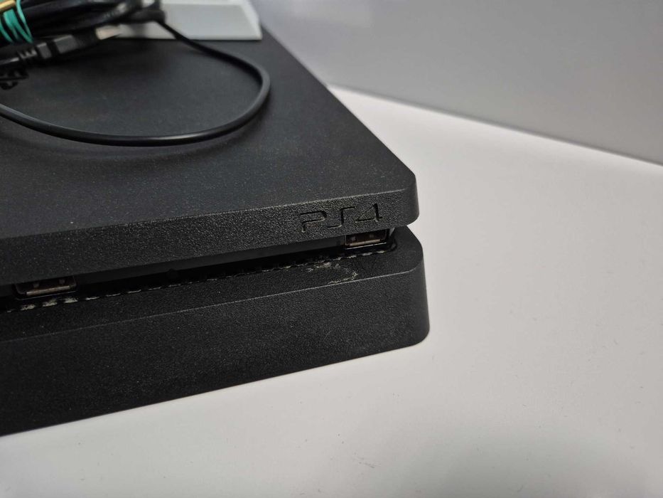 Konsola Sony PS4 Slim z napędem, dyskiem 1TB