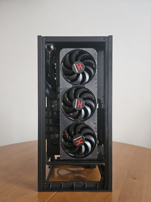 SFF R7 9700X 9800X3D RX 9070 XT do 64 GB DDR5 i 4TB komputer gamingowy