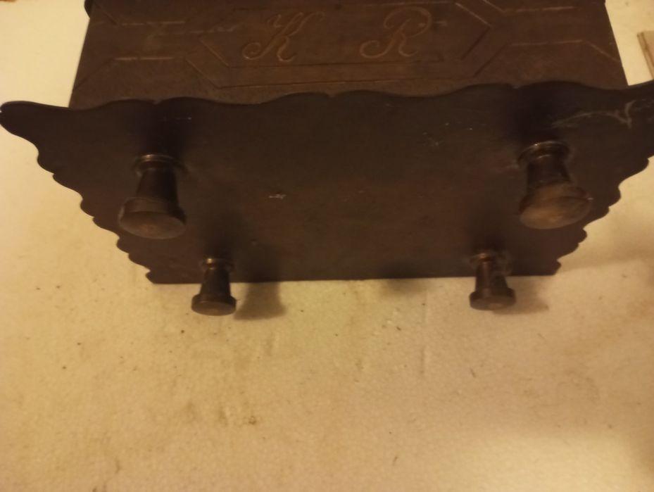 Szkatułka z brązu - 3 kg - z orłem w koronie