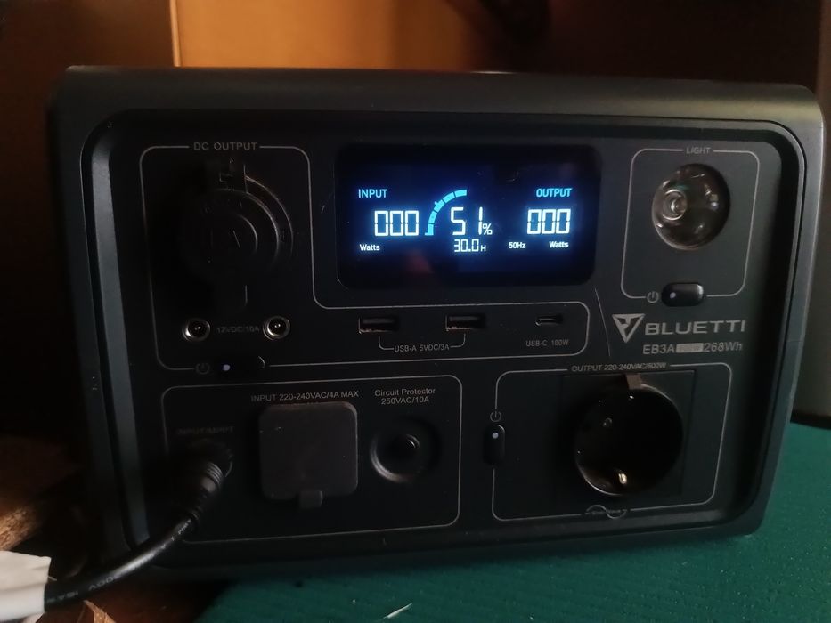 Estação de energia Bluetti EB3A 268,8Wh 1 AC 2 USB-A 1 USB-C Bateria LiFePO4 Carregamento Solar Tela LCD