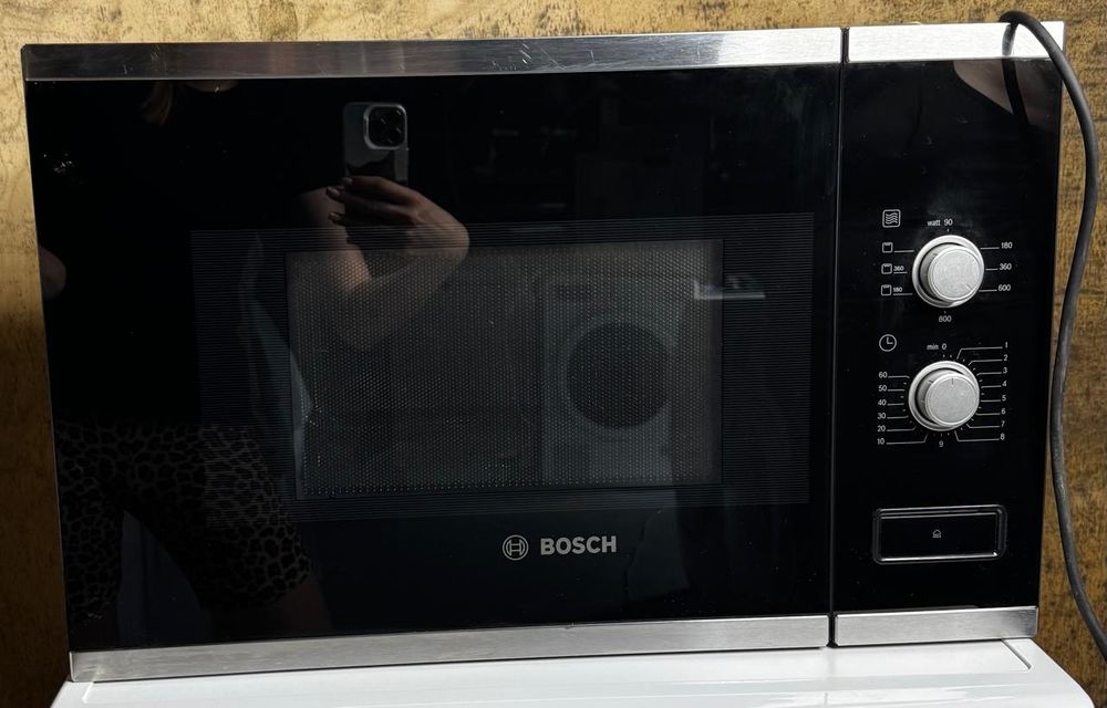 Вбудована мікрохвильова піч бренду Bosch