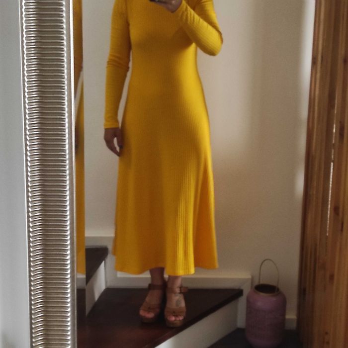 Vestido amarelo Zara