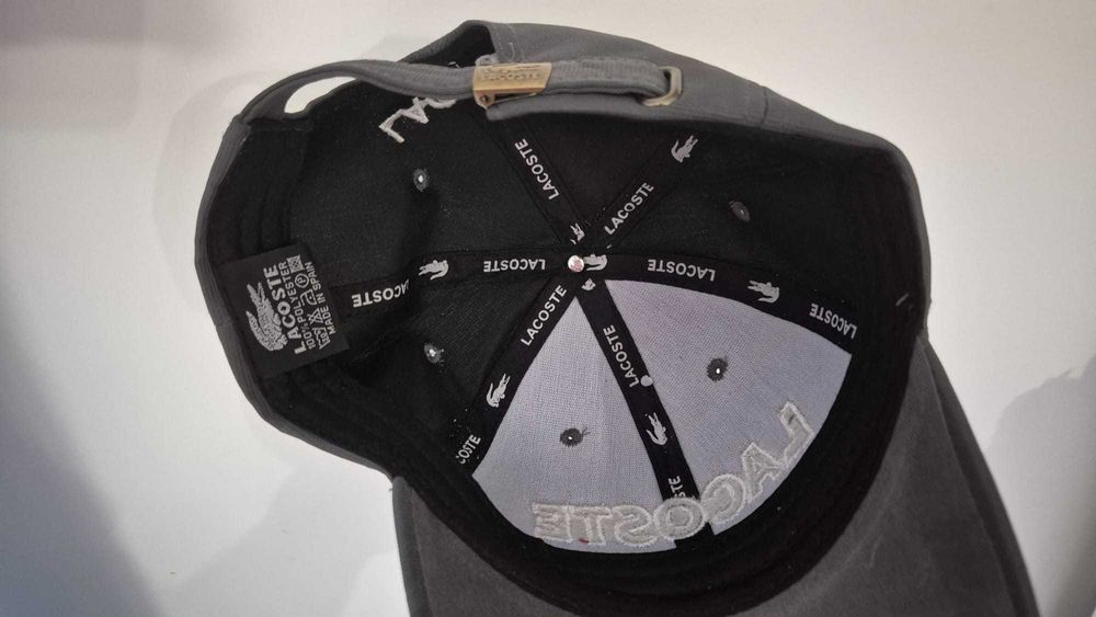 Boné Lacoste - cinza - novo