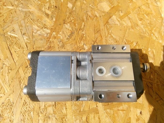 Pompa hydrauliczna Bosch Rexton Massey Ferguson Renault Ares 610, 6180