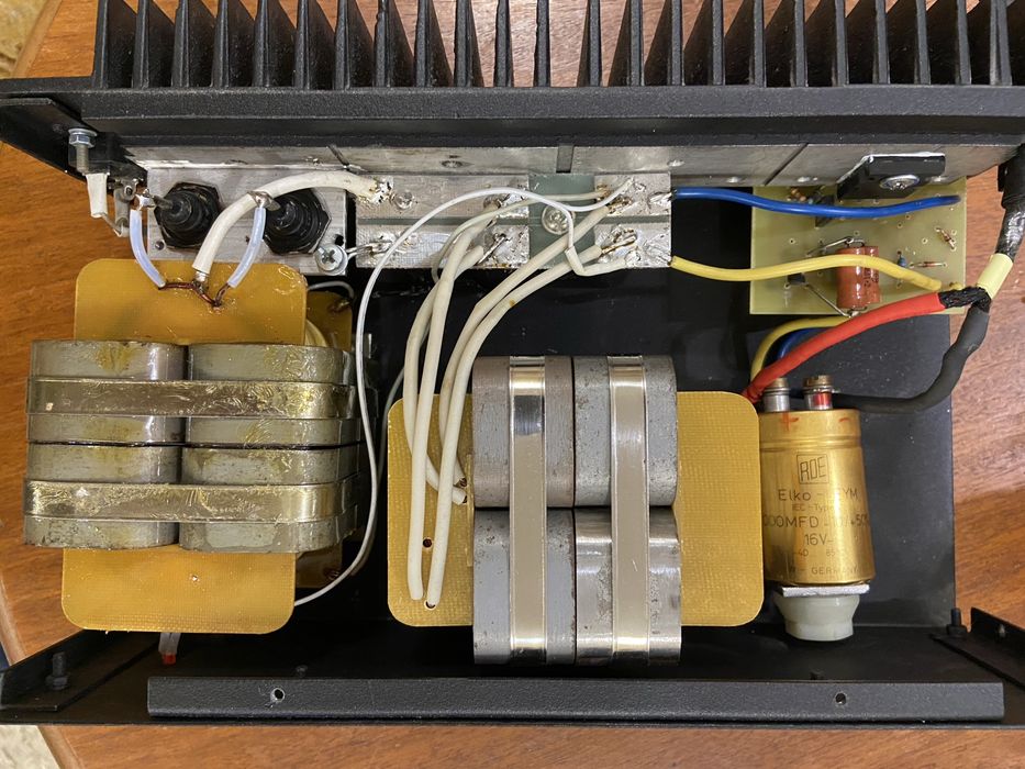 У продажі лінійний блок живлння 9V,12V,24V
