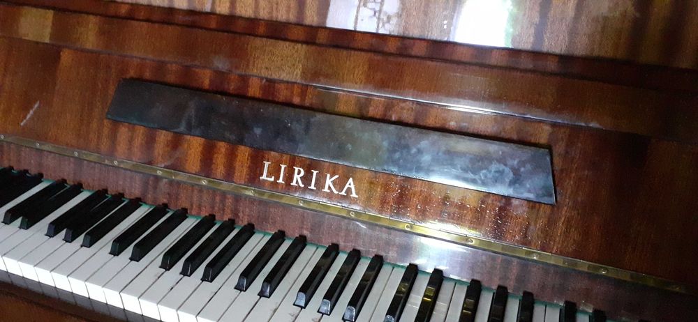 Pianino Lirika sprzedam