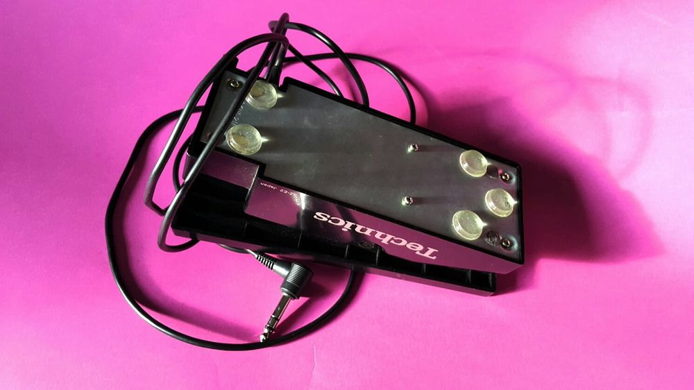 Pedał ekspresji Technics, Footswitch SZ-E2