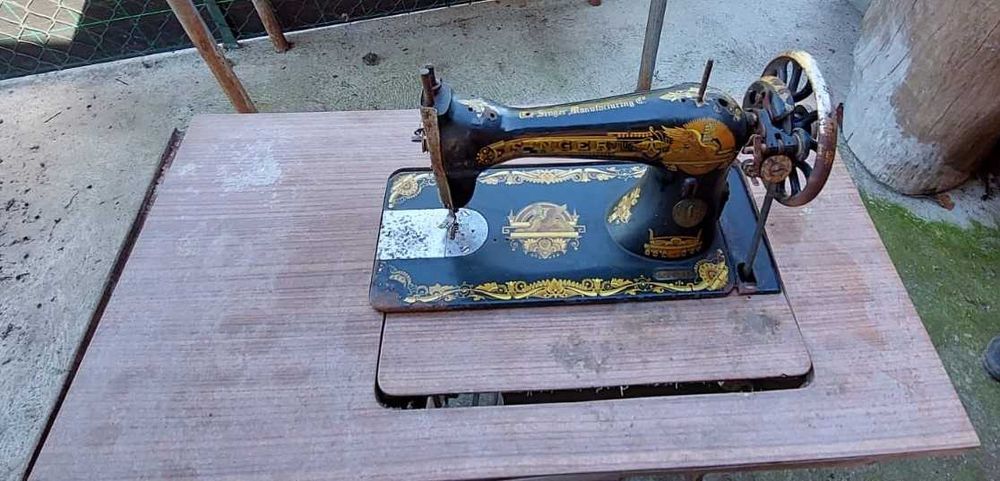 Maquina de costura antiga SINGER