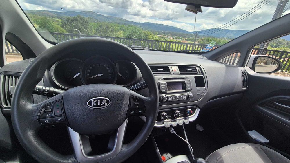 Kia Rio 1.1 carro a diesel