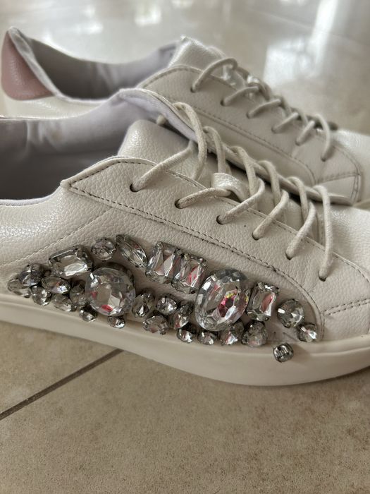 Sneakersy buty białe Reserved 36 23cm ćwieki