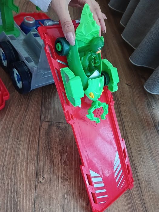 Фургон Герої в масках