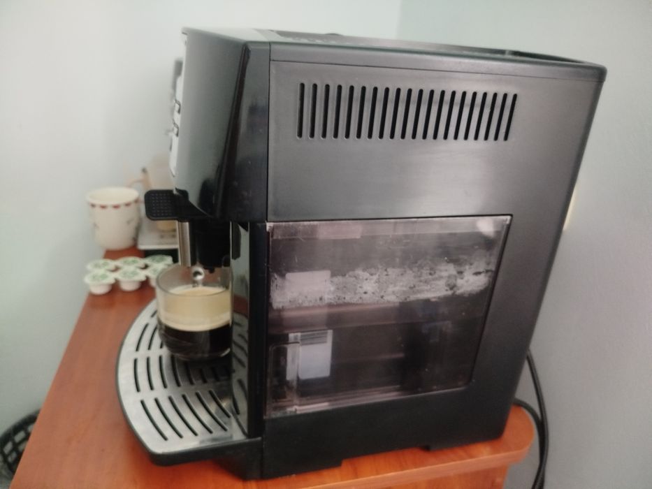 Кавомашина delonghi