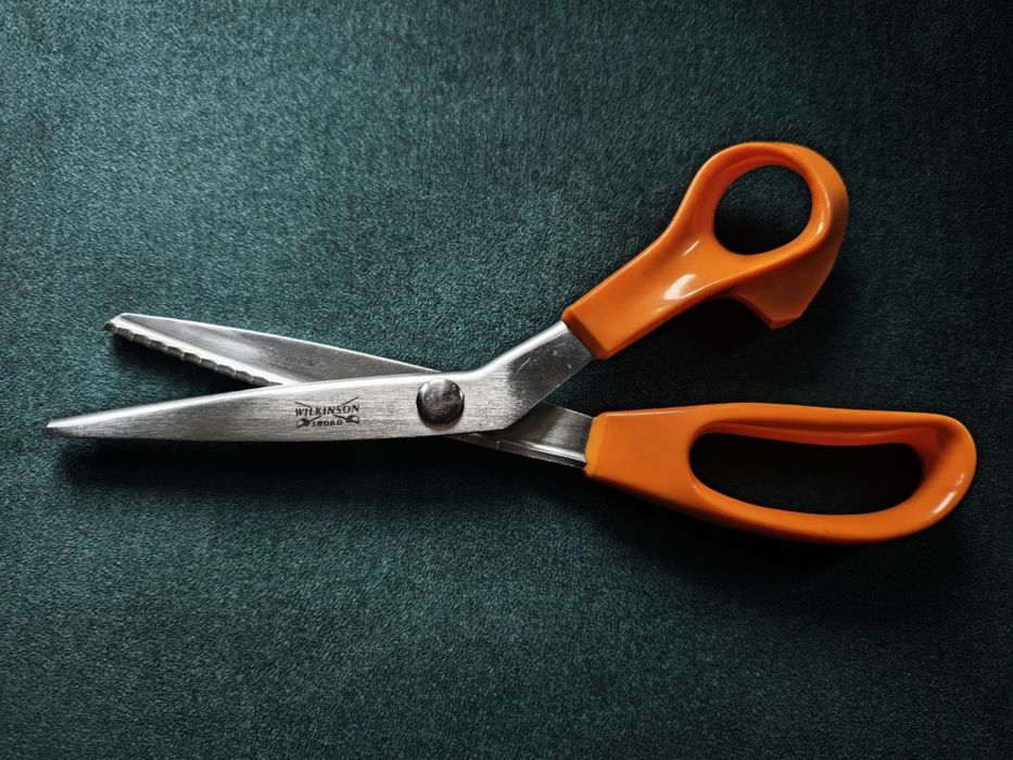 Nożyczki krawieckie ząbkowane FISKARS WILKINSON zig-zag