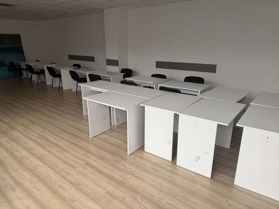 Стильные белые столы для офиса, салона, кабинета