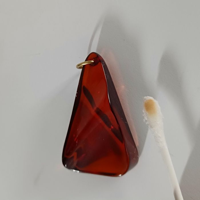 Wisior Art Deco Catalin Futuran Cherry Amber