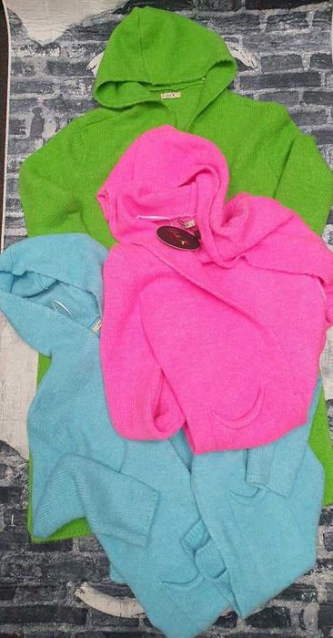 Sweter typu kardigam z kapturem w pięknej mięcie 38 do 48  oversize