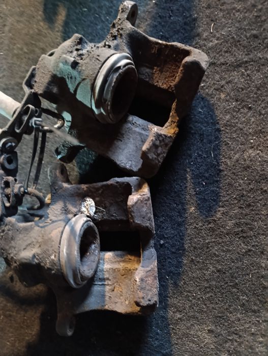 Zacisk hamulcowy jarzmo przód lewe prawe volkswagen passat B5 audi a4