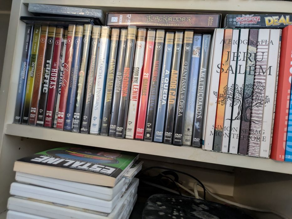 DVDs de filmes e séries