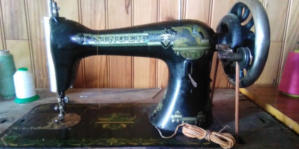 Maquinas de costura SINGER & SIGMA antigas e operacionais. Bom estado.