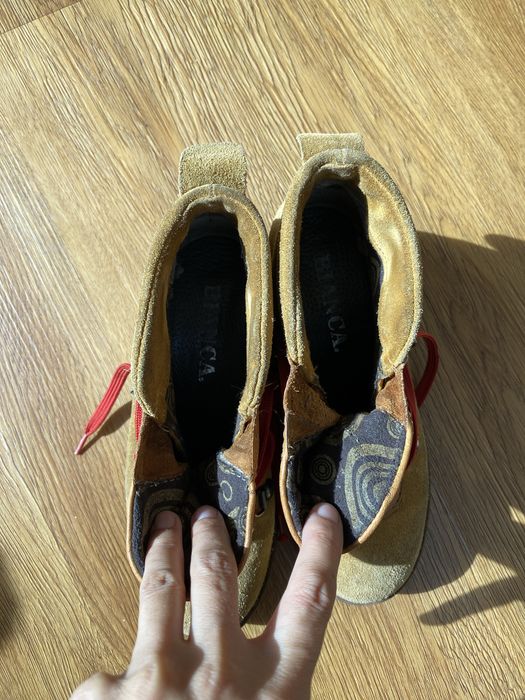 Botas em camurça tamanho 35