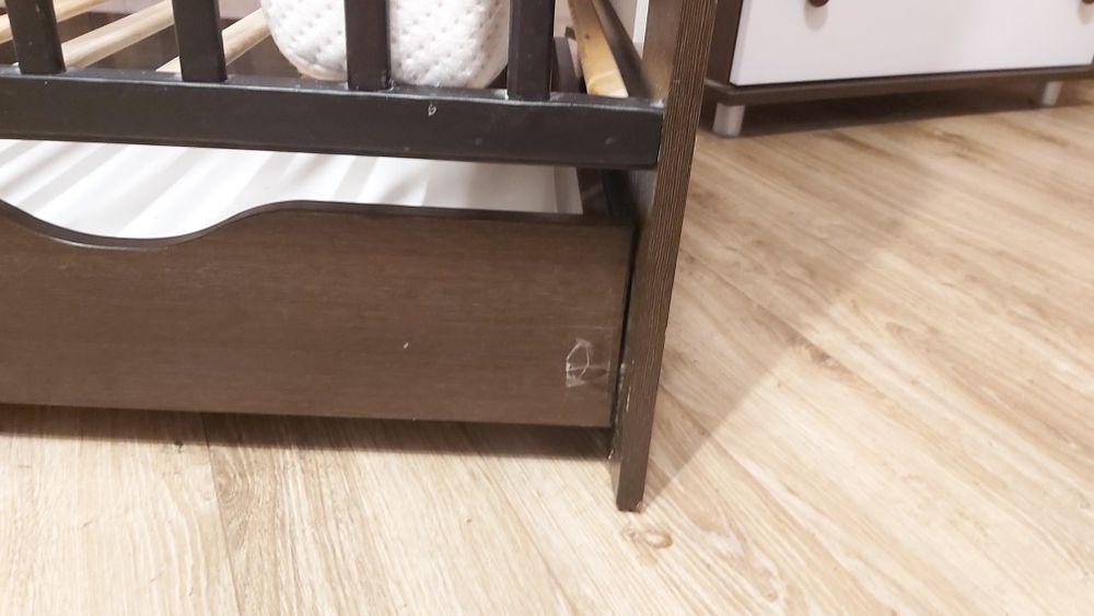 Łóżeczko i komoda dziecięce