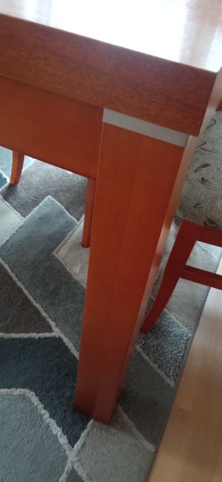 Stół rozkładany i 6 krzeseł gratis