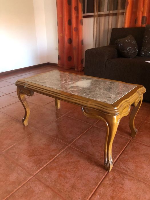 Ótima mesa de sala