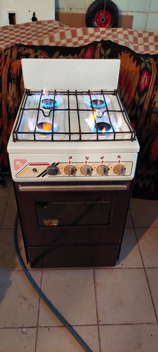 Продам газовую плиту