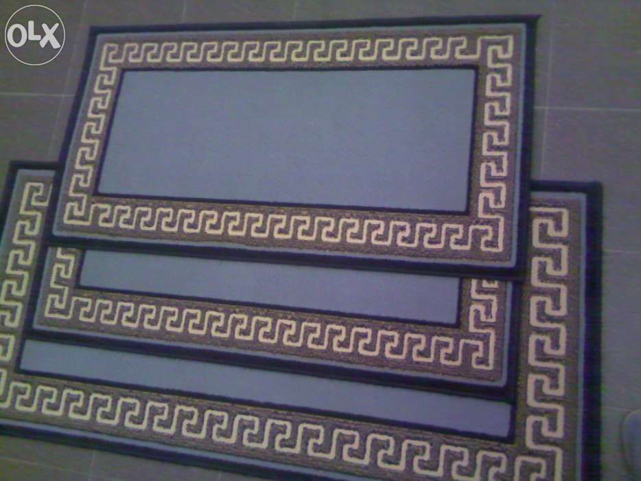 Edredon e tapetes de quarto