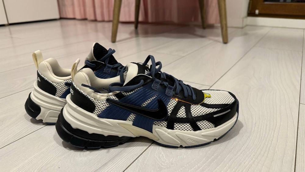 Nike V2K RUN męskie 42