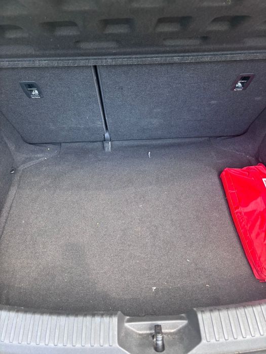 Seat Leon 2013 com 180.000km em ótimo estado.