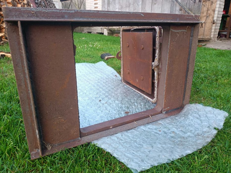 Drzwiczki żeliwne duże