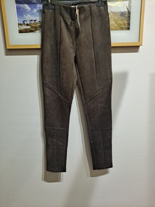 RESERVED spodnie zamszowe XS