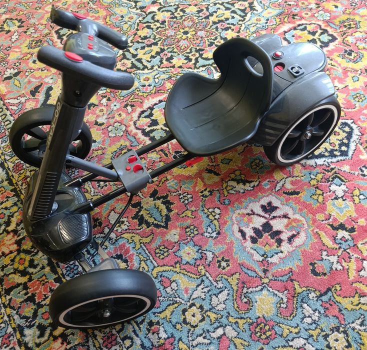 Продам дитячий електромобіль KART