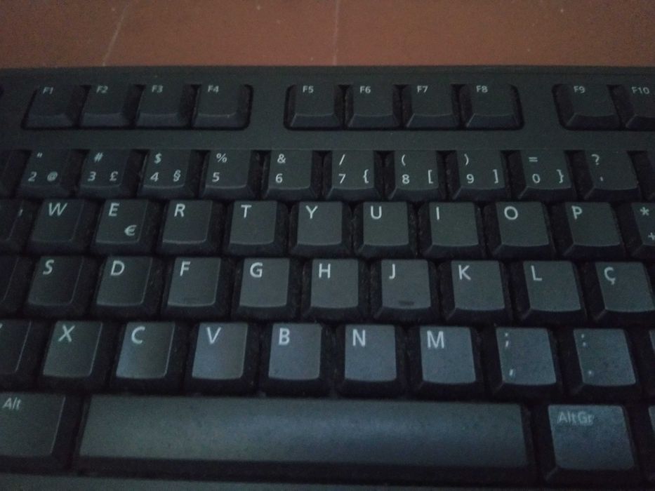 1 TECLADO HP - Muito Bom Estado