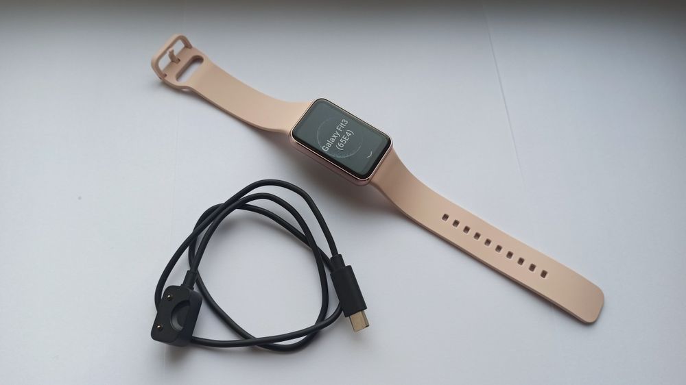 Крутий фітнес браслет Samsung Galaxy Fit3