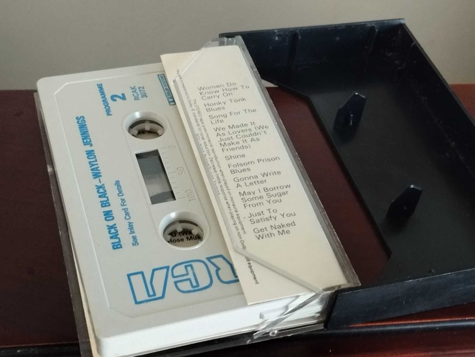 Waylon "Black On Black" Cassete Audio