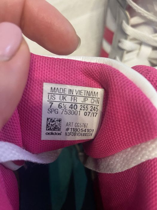 Кросівки жіночі adidas 39