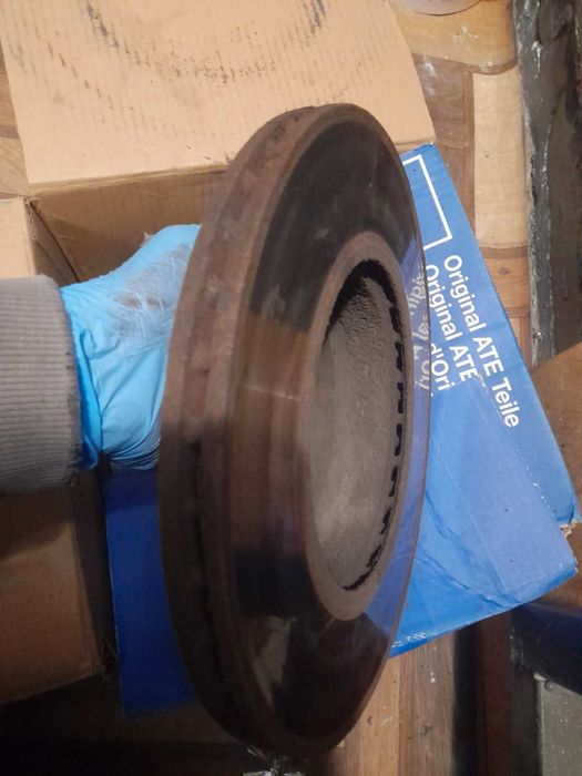 Тормозные диски передние и задние на BMW E39 (бмв)