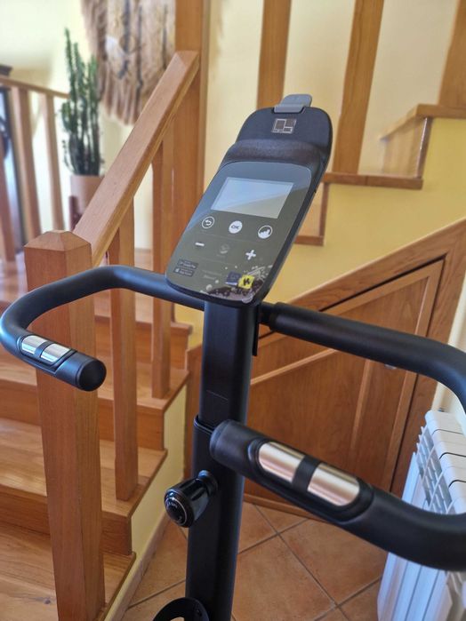 DOMYOS - Bicicleta Estática com Resistência Motorizada EB520 B