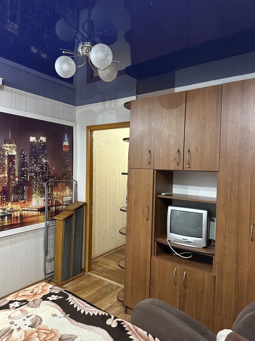 Велика 4 - кімнатна квартира -6 окремих місць