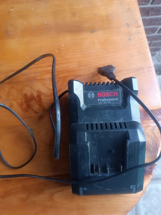 Зарядное Bosch GLA 18v40