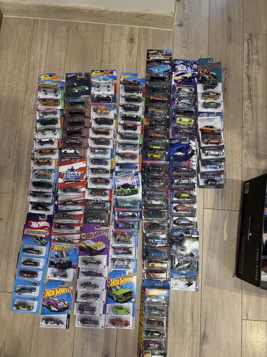 HotWheels Sth  Th  premium półpremium walizeczka Wymiana za karty boostery pokemon