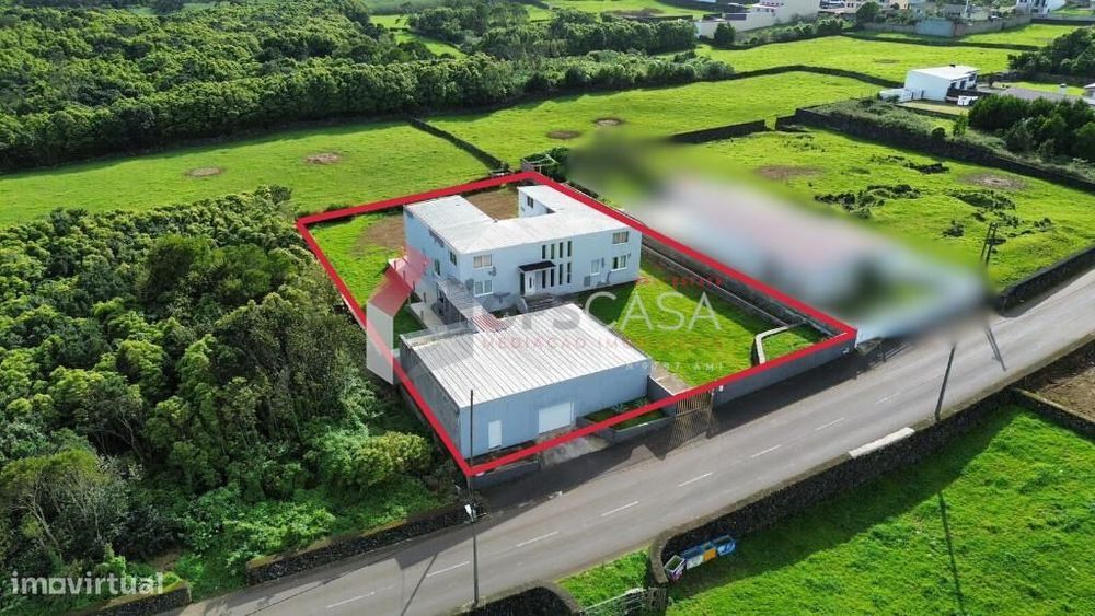 Moradia T4 com garagem – terreno de 1.936 m2