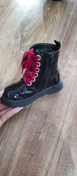 Czarne lakierowane botki Mickey&Friends rozmiar 26