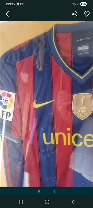 Camisola do  famoso triplete do barcelona  e toda assinada   2009