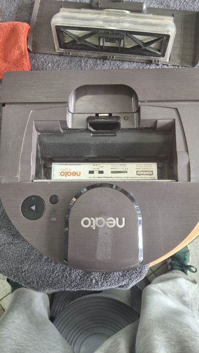 robot sprzątający neato D9 (2)