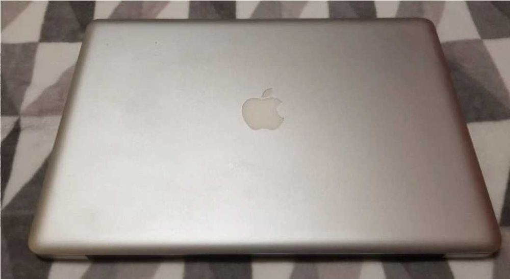 Komputer przenośny McBook Pro 15"