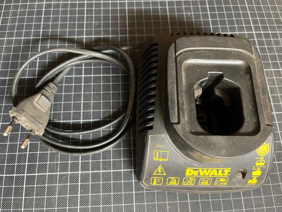 Berbequim sem fio DeWalt DW926 com 2 baterias Ni-Cd 9,6 V+ carregador